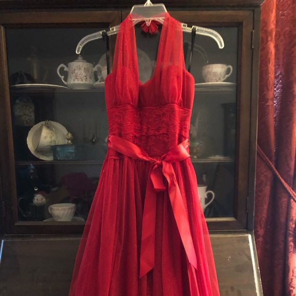 Short formal dress - Picture 1 of 7